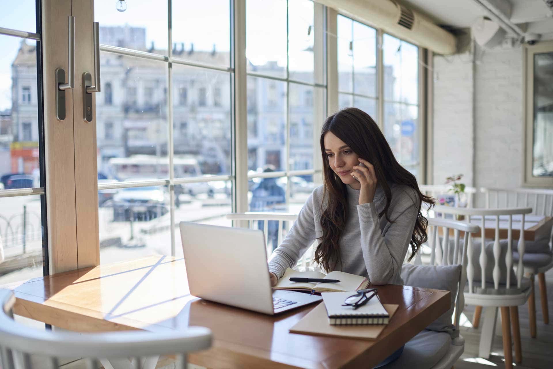 Woman Working in Cafe_Haut Altitude